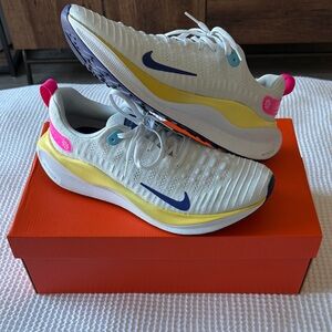 Nike InfinityRN 4 Photon Dust/White/Saturn Gold/Deep Royal Blue SIZE 13